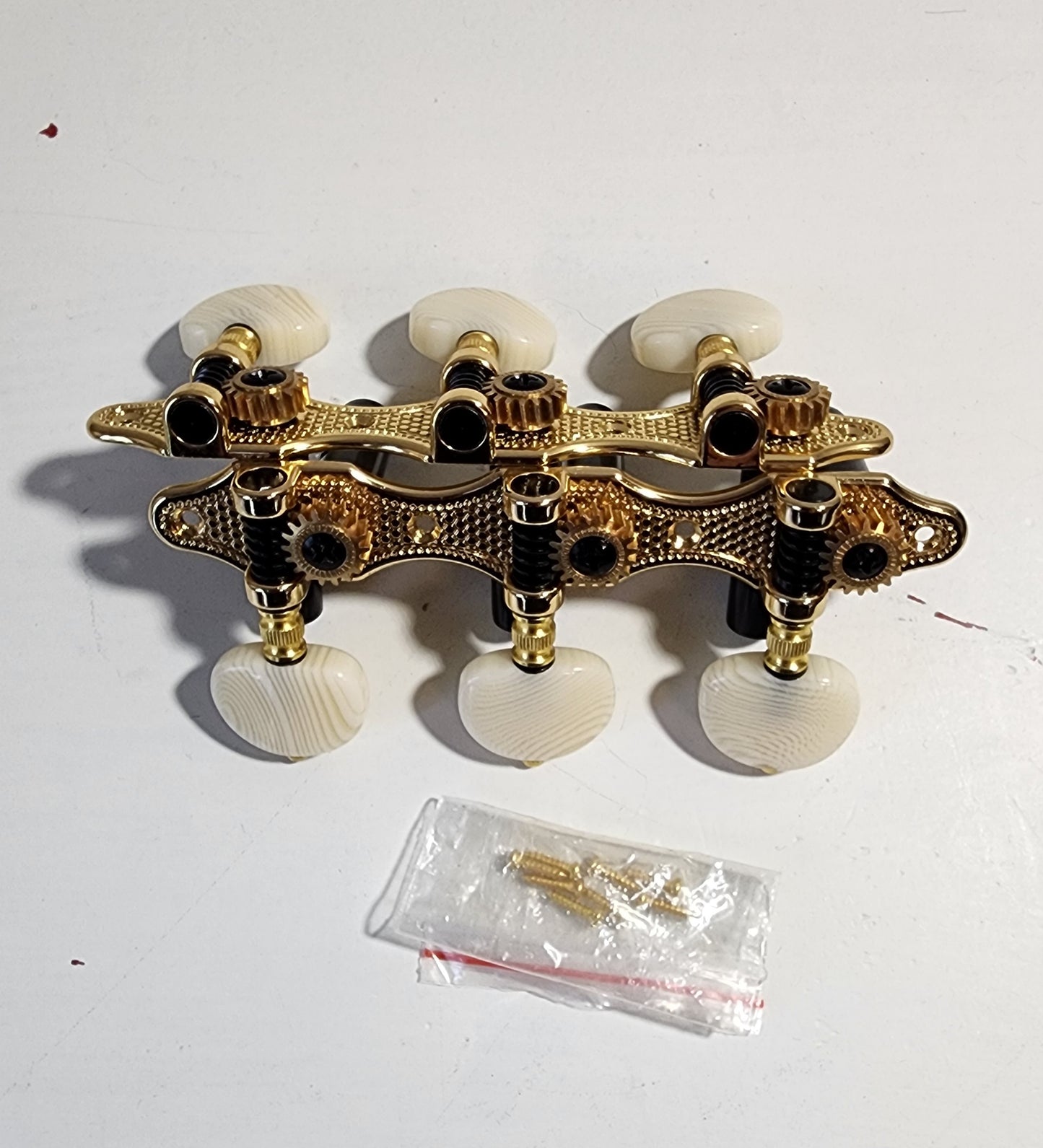 Tuning Machines for Classical Guitar 35mm Peg Spacing (Gold)