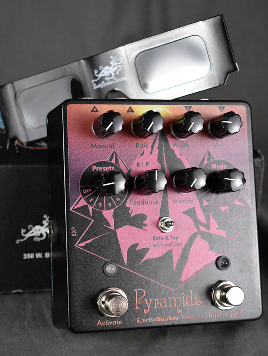 Earthquaker Devices LTD Pyramids 立体声镶边吉他踏板，附太阳镜