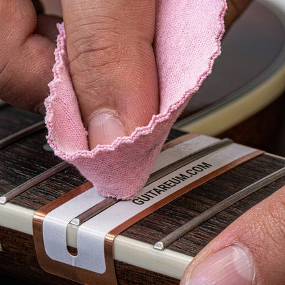Hannabach Fret Care Kit – Fret Polishing Cloths & Fingerboard Protector Sheets for Acoustic Guitars
