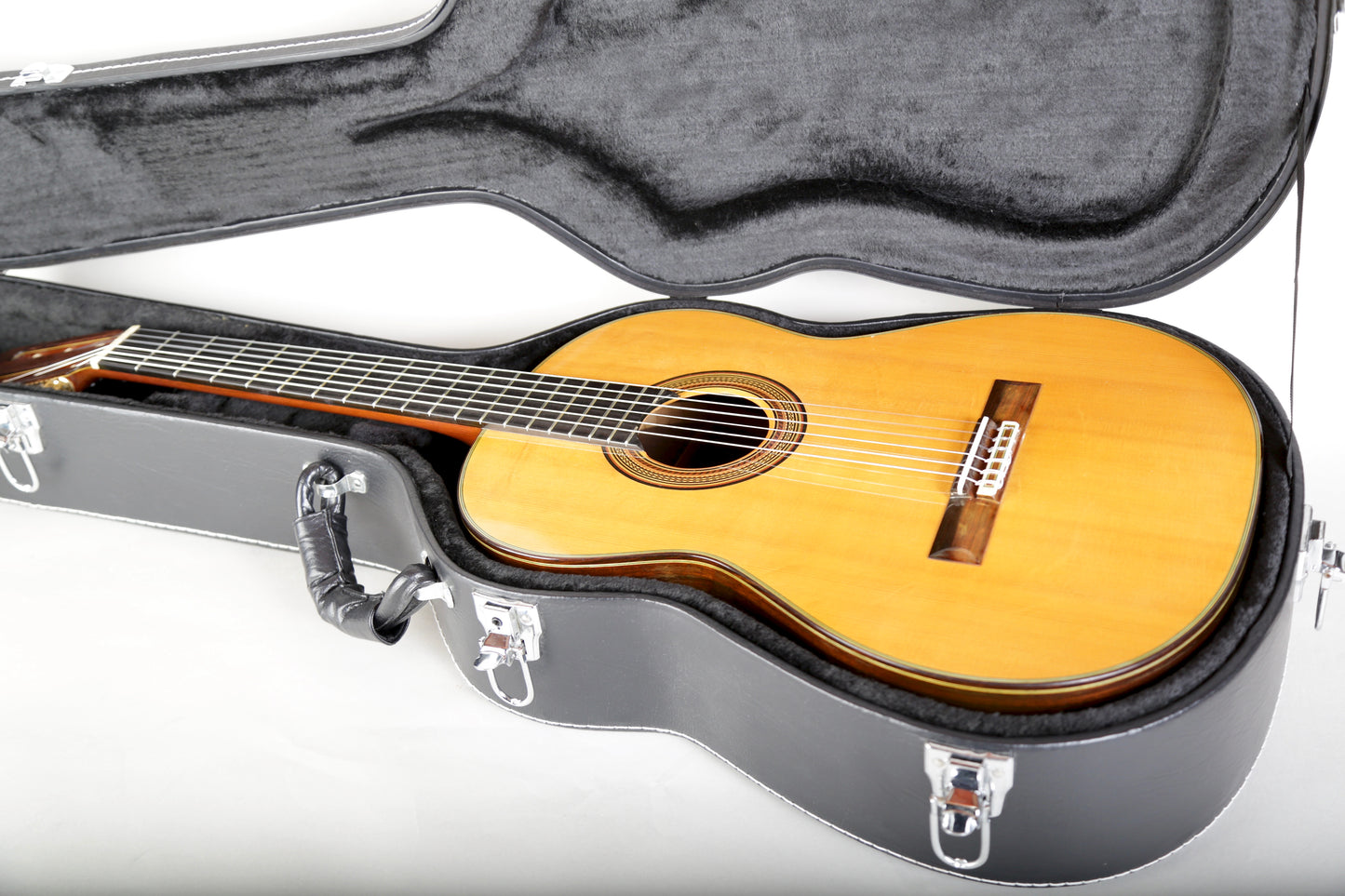 S. Yokoo No 15 Kohno Class Handmade Classical Guitar 1979