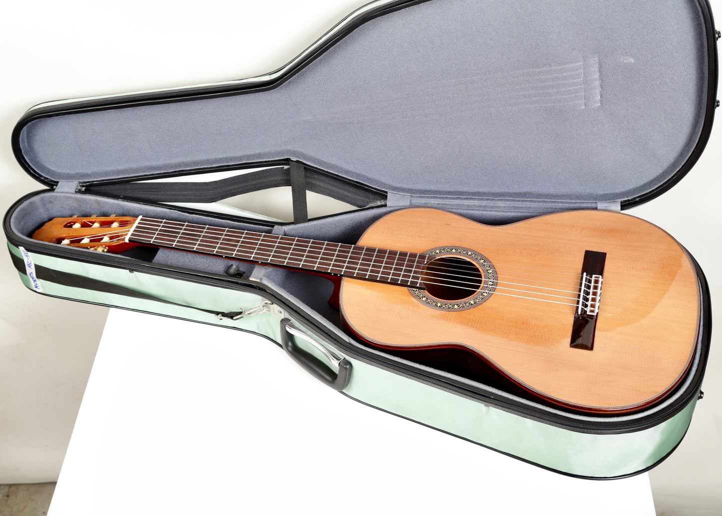 Morris MC-50 Classical Guitar Beautiful BRW Back Japan
