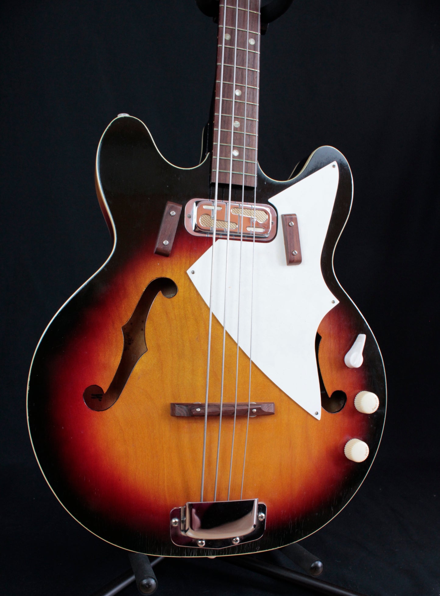Harmony H22/1 Hollowbody Double Cutaway Bass Sunburst 1970s