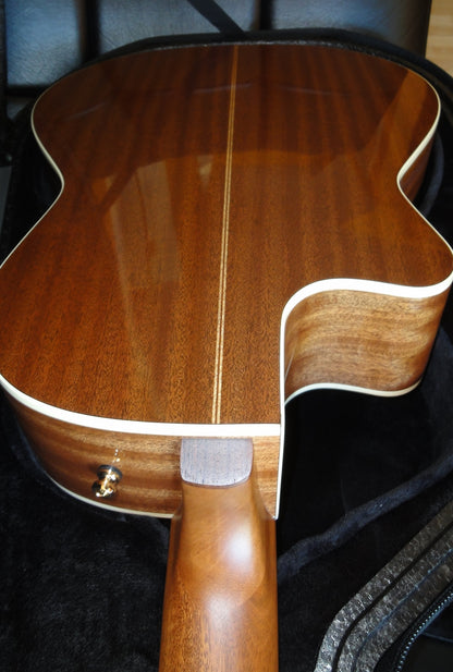 La Patrie Concert Cutaway Nylon String Acoustic-Electric Guitar