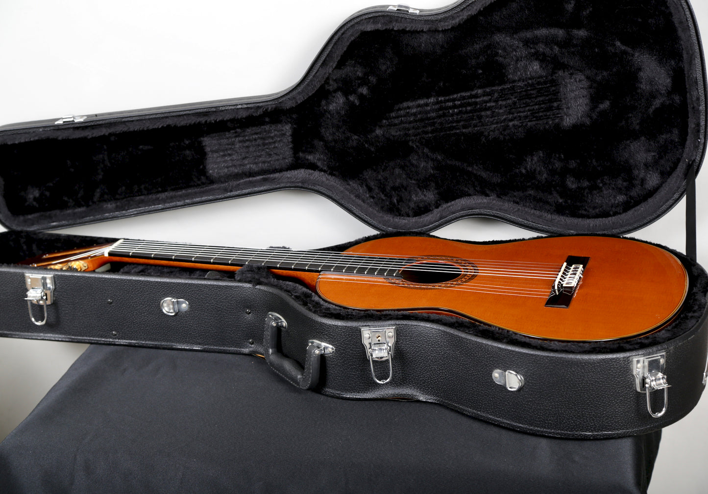 Yamaha GC-31C Grand Concert Classical Guitar Signed by Luthier 2008 Solid Cedar, Solid IRW
