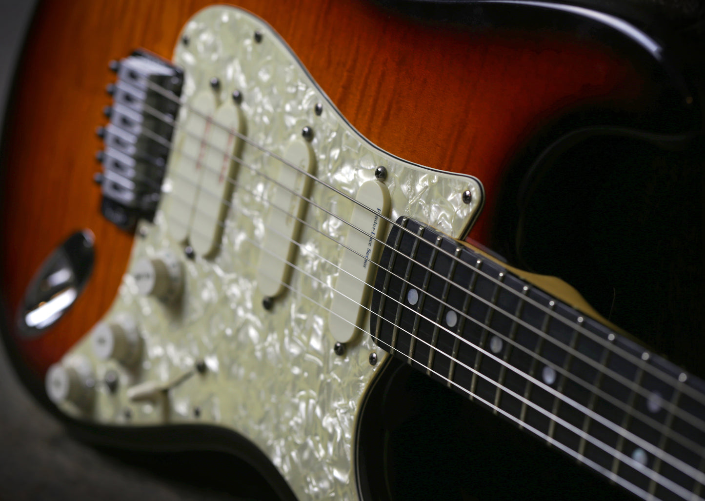 Fender Strat Ultra 1996 Sunburst 50th Anniversary Stratocaster Flame Maple Top, Ebony Fretboard