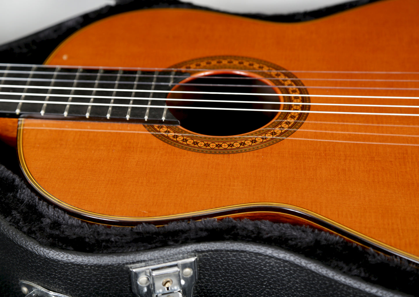 Yamaha GC-31C Grand Concert Classical Guitar Signed by Luthier 2008 Solid Cedar, Solid IRW
